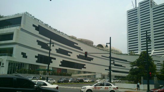 Centre commercial SM Aura Premier